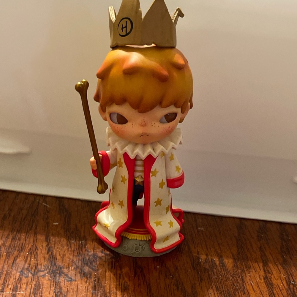 “Hirono × Le Petit Prince – The King Figure (Unboxed, Excellent Condition)”